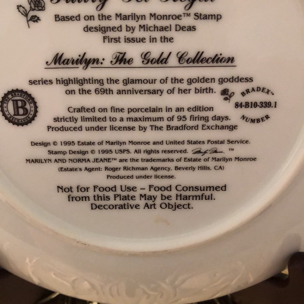 MARILYN MONROE PLATE FROM THE BRADFORD EXCHANGE - Picture 5 of 6